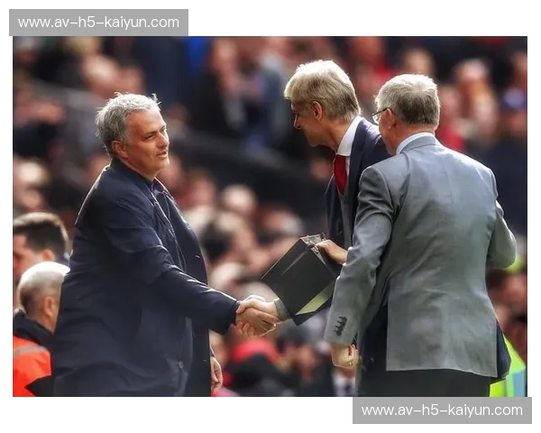 希拉克vs卡拉干达：一场跨越时空的足球传奇